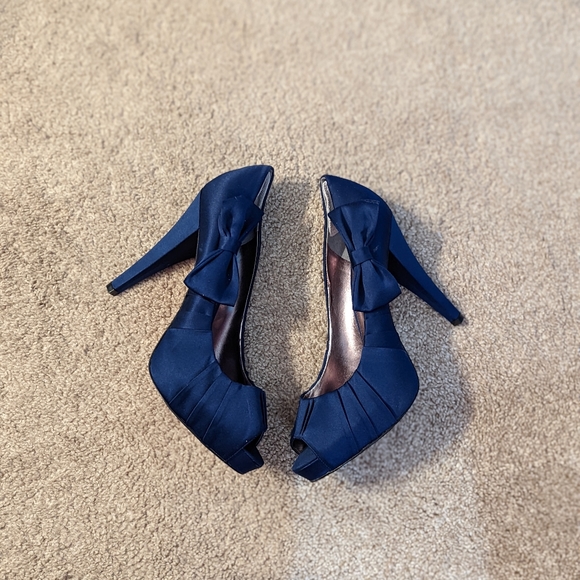Paris Hilton Navy Satin Heels with Bow - Picture 1 of 4